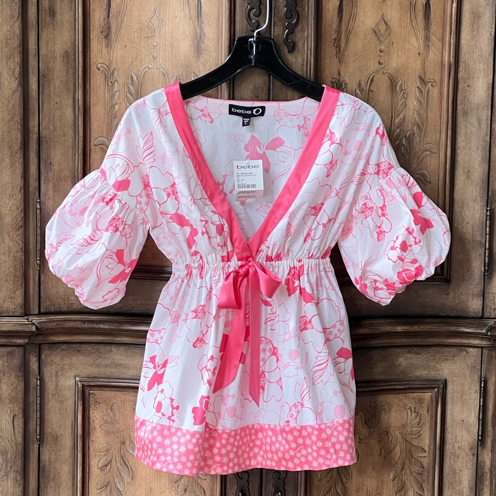 Bebe NWT Pink White Floral V-Neck Babydoll Top Empire Waist Puff Sleeves Sz S - Picture 1 of 15